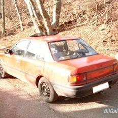 Mazda 323 Sedan LX