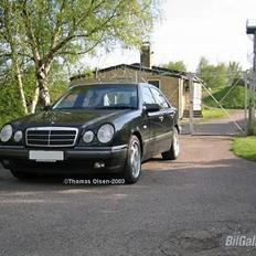 Mercedes Benz E- 300TD