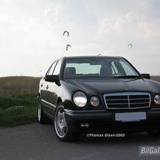 Mercedes Benz E- 300TD