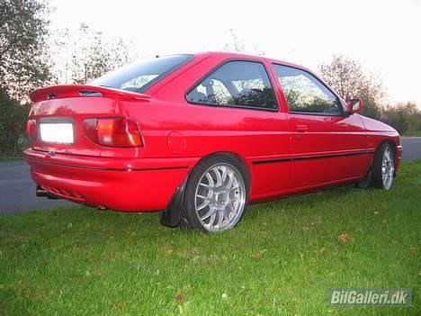 Ford Escort 1.8 sport Solgt billede 3