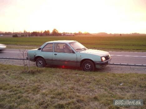 Opel Ascona *skrottet* billede 1