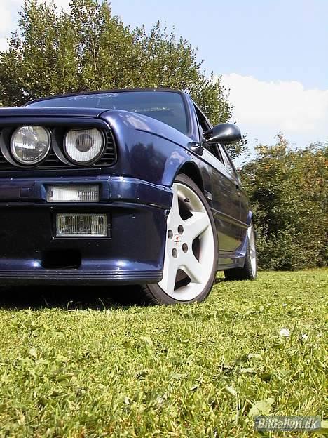 BMW E30 323i 2,5L billede 2