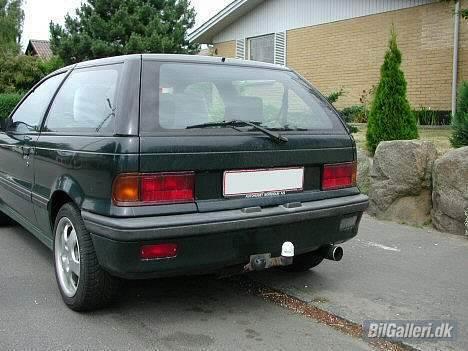 Mitsubishi Colt 1.5 GL *SKROTTET* - Den er lidt højrøvet.. men en cup-spoiler  skulle kunne tage det væreste ! Af med jydekrogen ;) billede 4