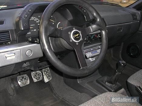 Mitsubishi Colt 1.5 GL *SKROTTET* - Her er så et billede, hvor i kan se det sølvfarvede interiør ! billede 5