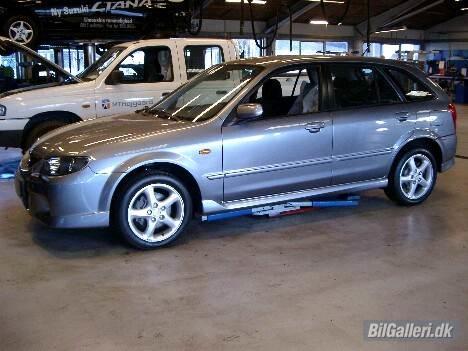 Mazda 323F Sportive  billede 2