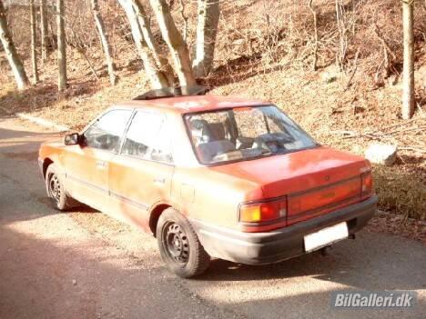 Mazda 323 Sedan LX billede 3