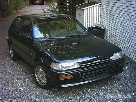 Toyota Corolla 1.3 XL - SOLGT - Lige efter jeg havde fået bilen hjem billede 1