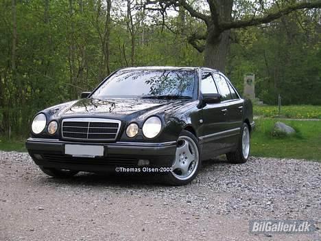 Mercedes Benz E- 300TD billede 1