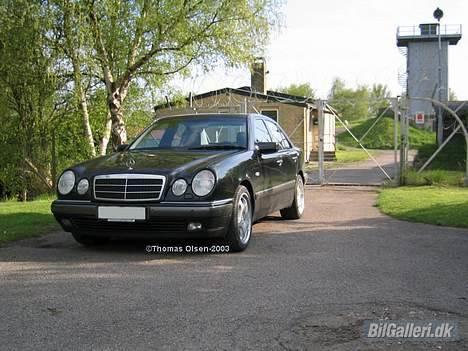 Mercedes Benz E- 300TD billede 2