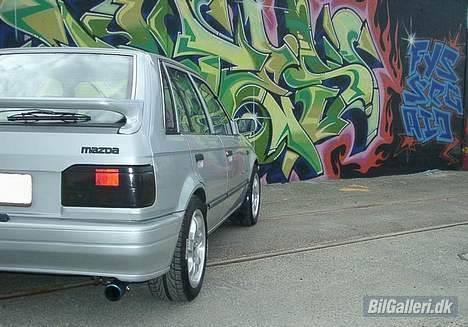 Mazda 323 1500cc (Solgt) billede 4