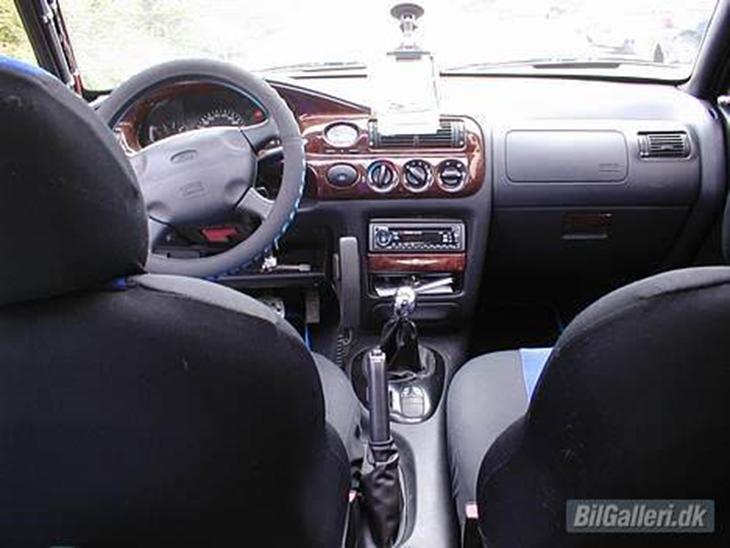 {{currentPhoto.altText}} billede {{currentPhoto.number}}