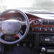 Ford Escort 1,6i Tuscany