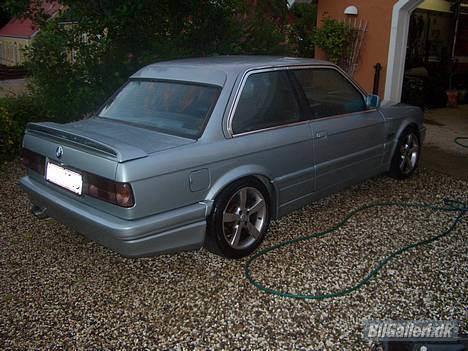 BMW e30 320i 2d ---solgt---- billede 3