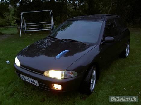 Mitsubishi colt - Der var ikke plads nok.Så måtte der skæres et lille hul billede 3