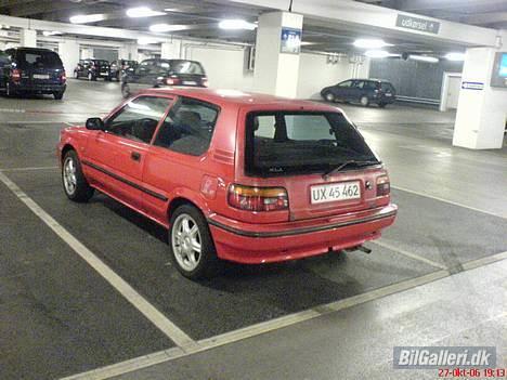 Toyota Corolla (EE90) - SOLGT - 27. oktober 2006: Billede taget i parkeringskælderen under Fields billede 9