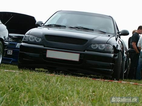 Opel Astra F - Endelige hjemvendt fra maleren. Sort med crystal rainbow color ovenpå billede 1