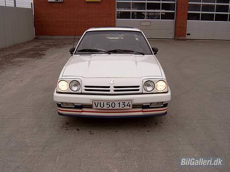 Opel Manta i200 - Bemærk lige de hvide blinklysglas.... billede 2