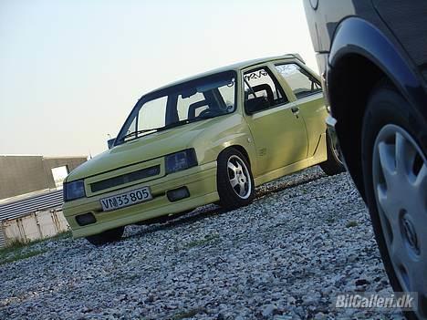 Opel corsa a GT - så er der kommet gevind undervogn, mørke sideblink og mørke forlygter på... pyntede en go del :D billede 1
