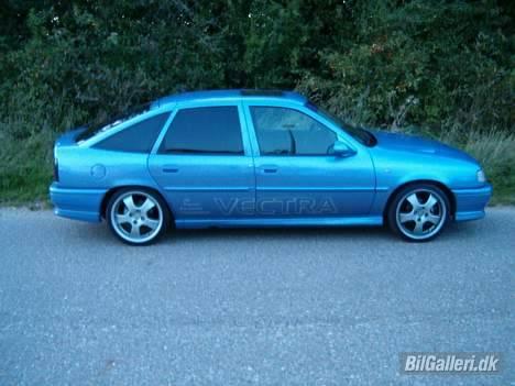 Opel vectra 2,0I 16v gt SOLGT billede 1