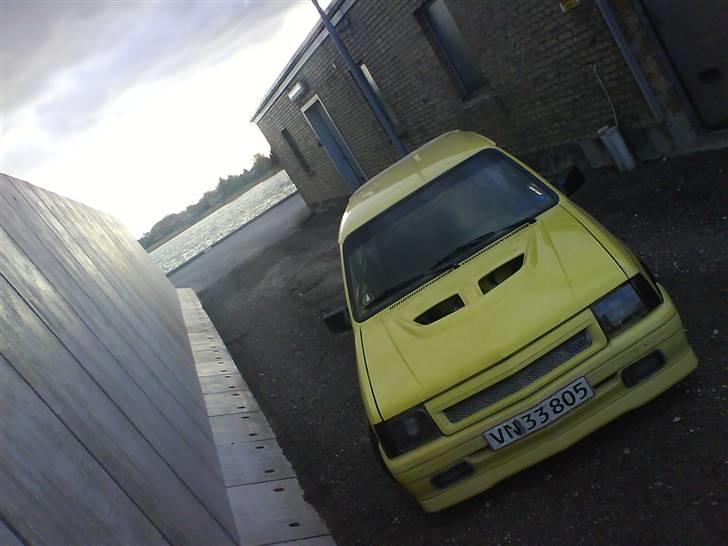 Opel corsa a GT - som den så ud til sidst.. sænket ca 100 mm, og mørke lygter osv=) billede 4