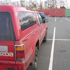 Mazda B2500 xcab plus 4x4