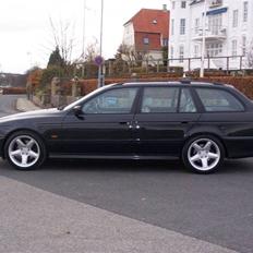 BMW 540i Touring Individual 