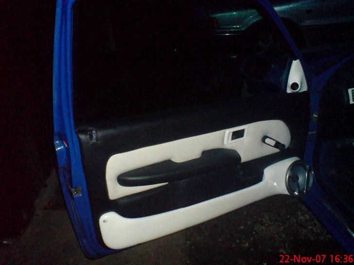 Peugeot 106 rallye 1.6 8V (SOLGT) - Blev da pænt :) er fra en 1,4 XS der blev skåret i stykker og betrukket :) billede 15