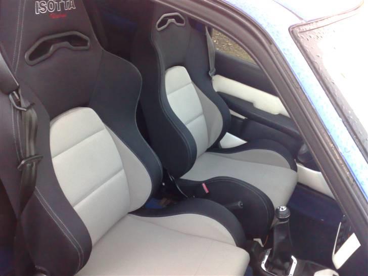 Peugeot 106 rallye 1.6 8V (SOLGT) - de nye sæder :) mega dejlige at sidde i :)  billede 17