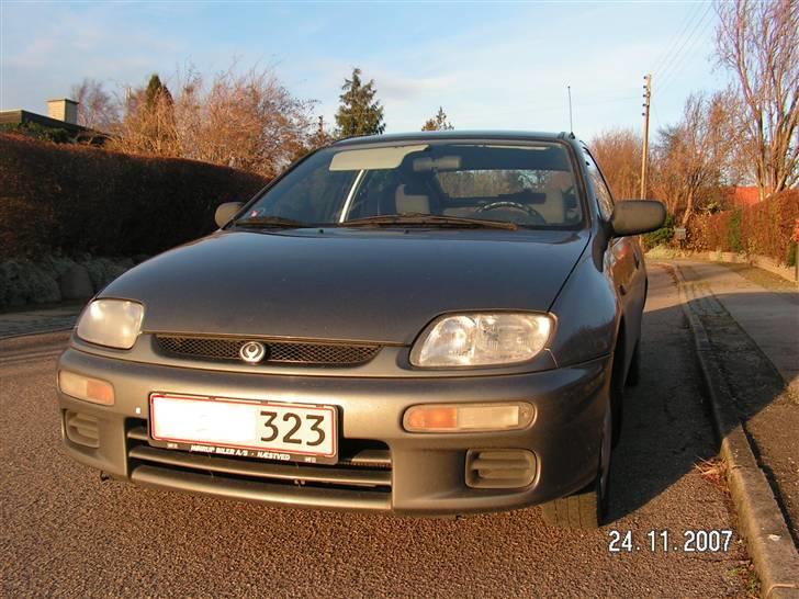 Mazda 323 C 1,5 lx billede 1