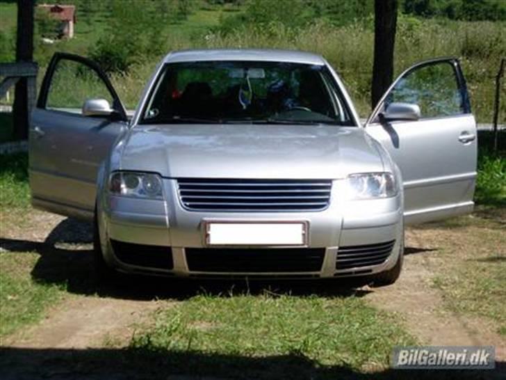 VW Passat - Efter lakering af alt sort plastik billede 2