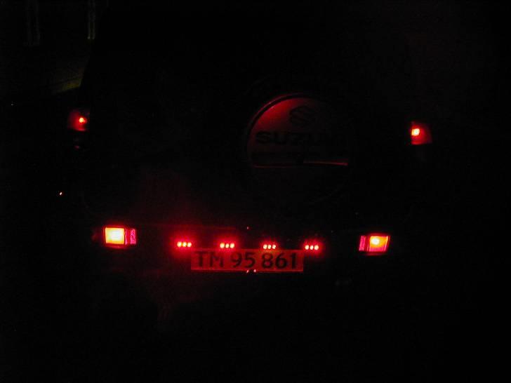 Suzuki Grand Vitara #SOLGT# - Så er der monteret lidt dioder i bag billede 14