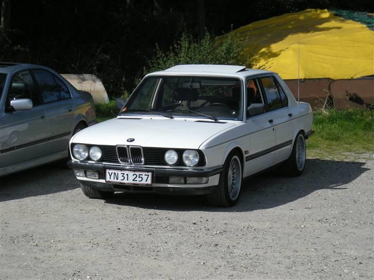 BMW E28 535i SOLGT billede 12