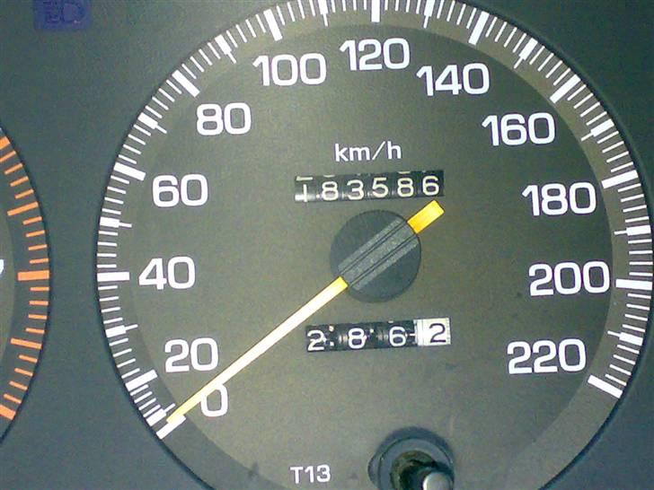 Toyota Carina II 2,0 aut. SOLGT - 183.000 på klokken. .det er jo intet for sådan en vogn billede 8