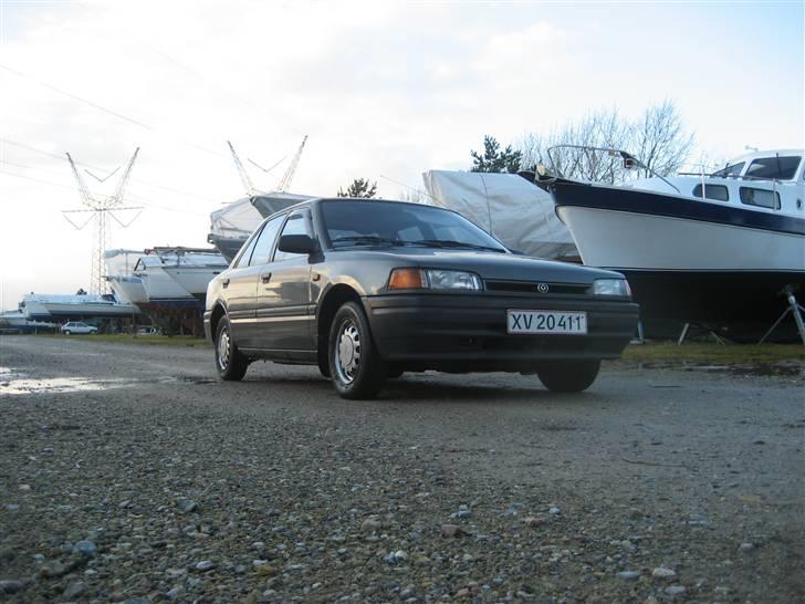 Mazda 323 billede 1