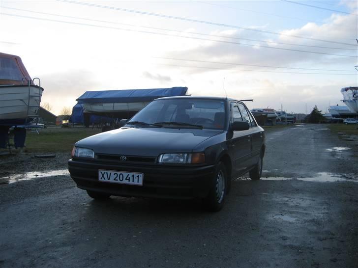 Mazda 323 billede 2
