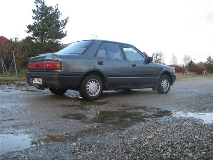 Mazda 323 billede 4