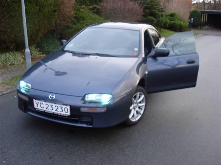 Mazda 323 F  billede 1