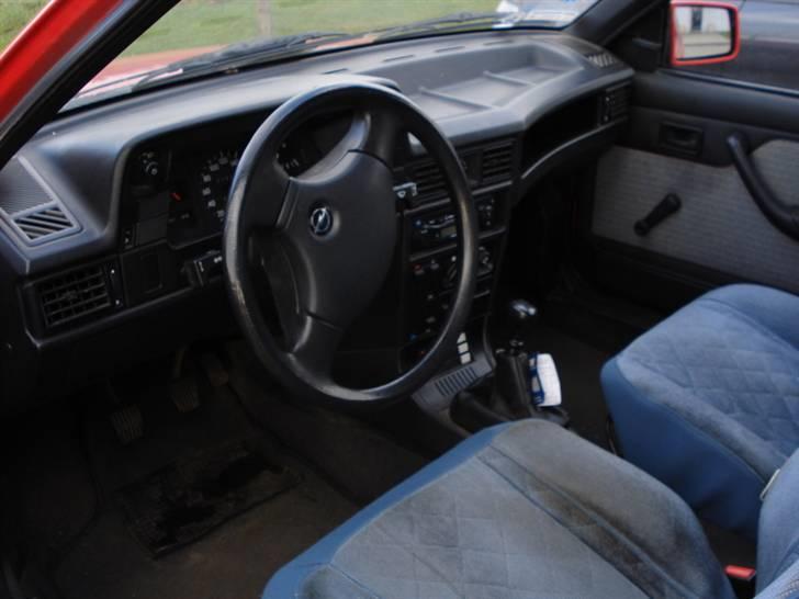 Opel kadett E 1,4i Fun *SOLGT* - har altid kørt med sædeovertræk..  billede 11