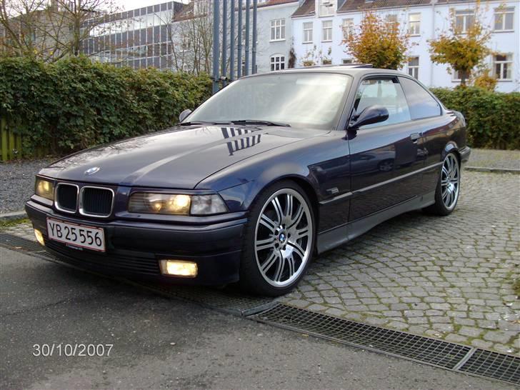 BMW 318is coupé 'Solgt' billede 4