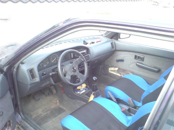 Toyota corolla DØD - inde i en toyota, føj den er beskidt billede 6