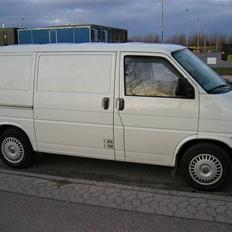 VW Transporter 2,4 TDi 
