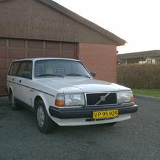 Volvo 240 STC. SOLGT