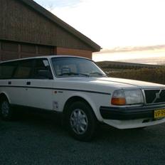 Volvo 240 STC. SOLGT