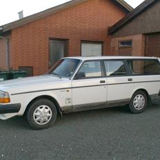 Volvo 240 STC. SOLGT