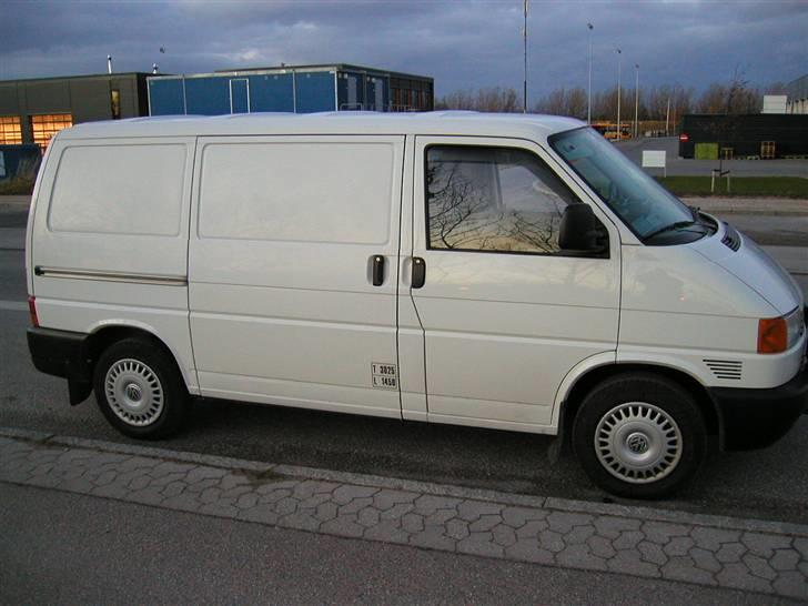 VW Transporter 2,4 TDi  billede 1