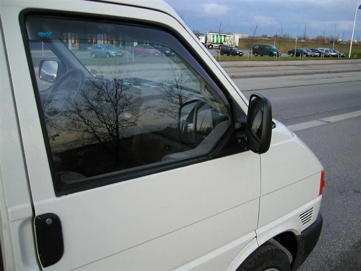 VW Transporter 2,4 TDi  billede 8