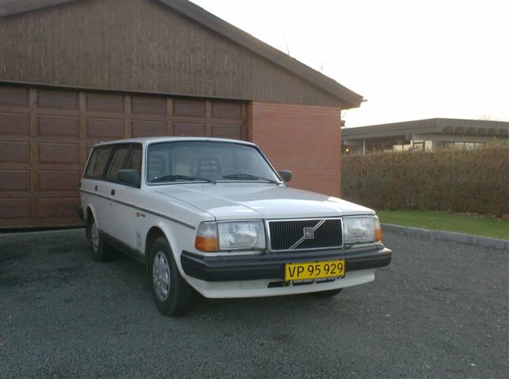 Volvo 240 STC. SOLGT billede 1