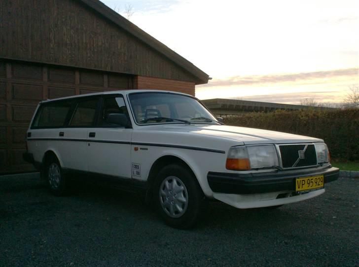 Volvo 240 STC. SOLGT billede 2