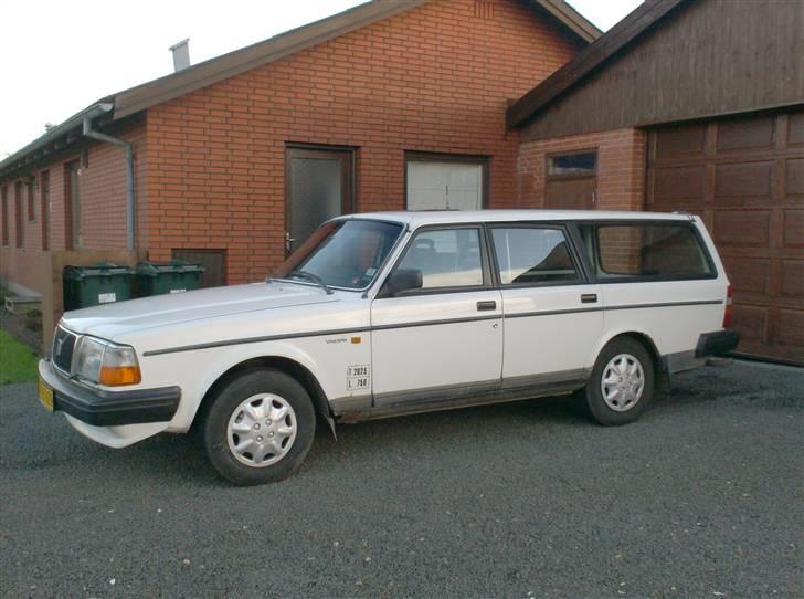 Volvo 240 STC. SOLGT billede 3