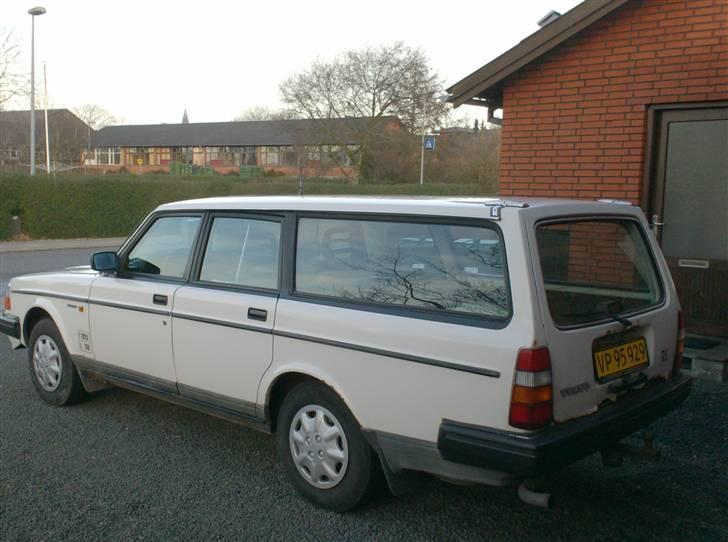 Volvo 240 STC. SOLGT billede 4